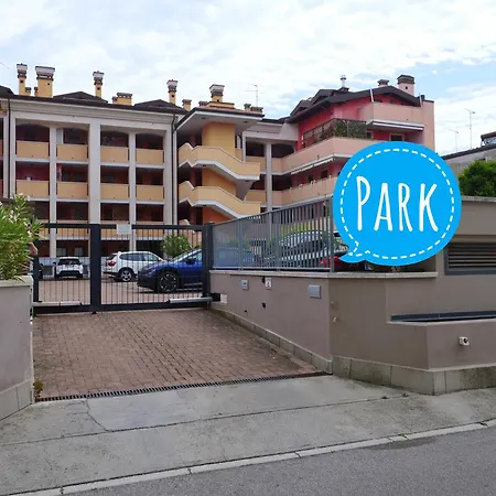 Apartment Da Silvia Attico Nel Cuore Di Con Posto Auto Grado